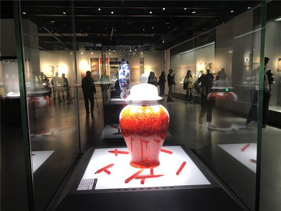 “景漂”国际陶艺展展出的作品。 新华社记者沈洋摄影